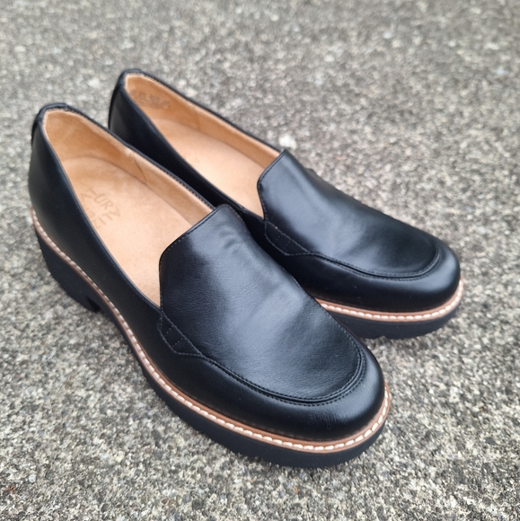 Naturalizer Women's Size 8 Black Leather Loafers - Picture 1 of 8